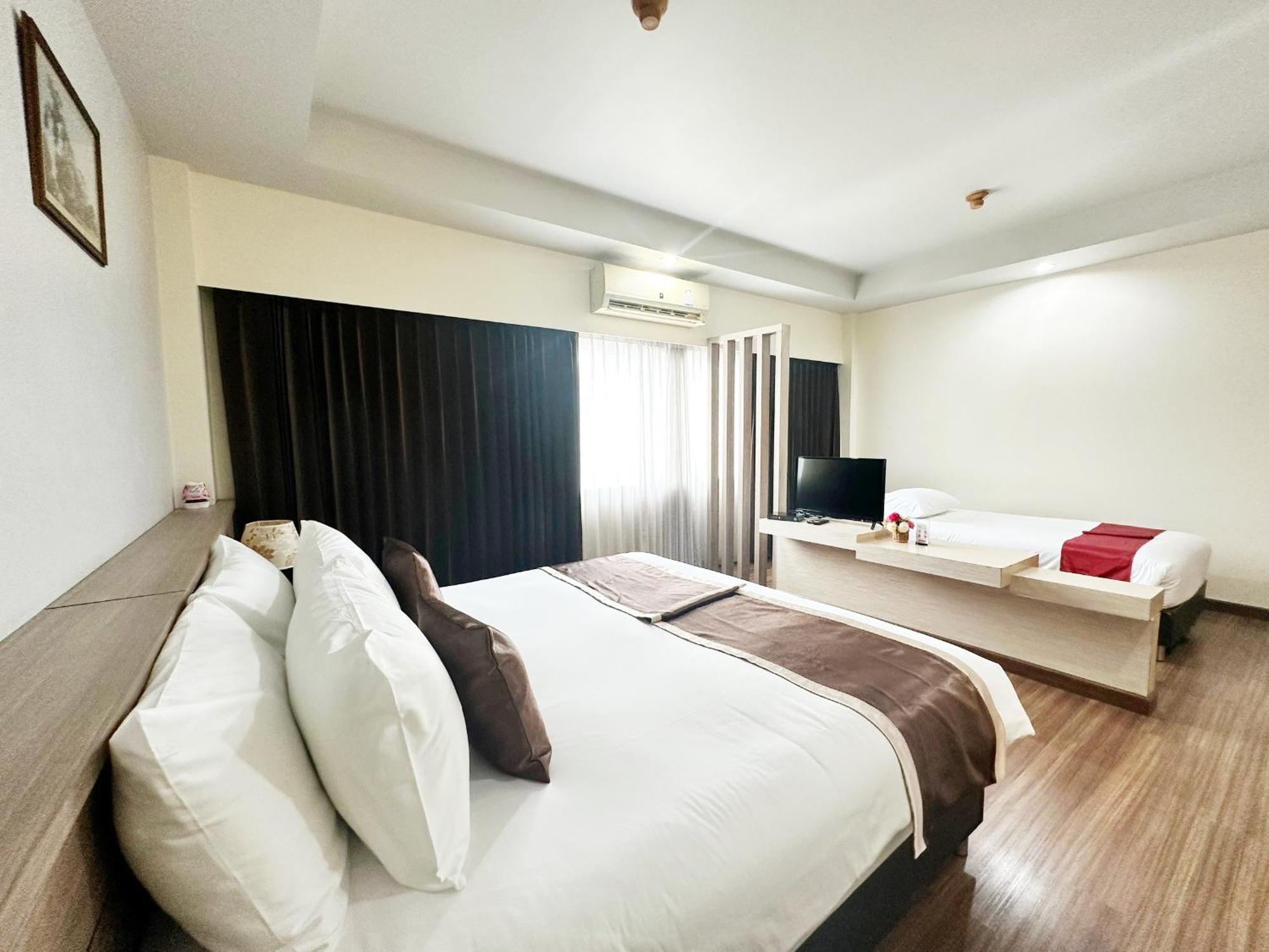 Akelada Hotel Nang Rong Luaran gambar